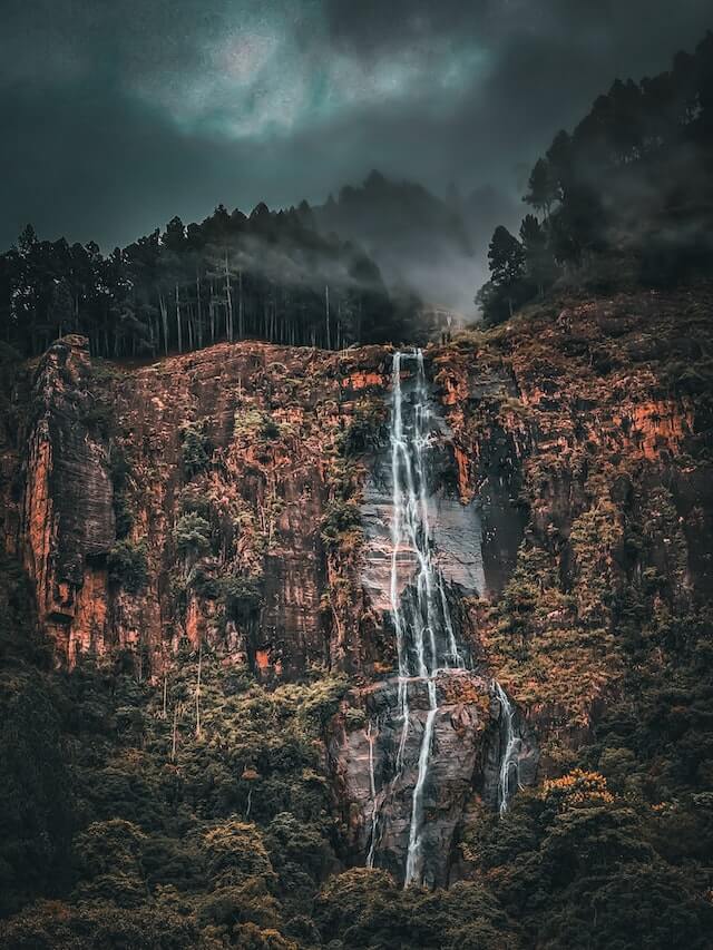 <span>02:00 PM</span> Visit Bambarakanda Waterfall
